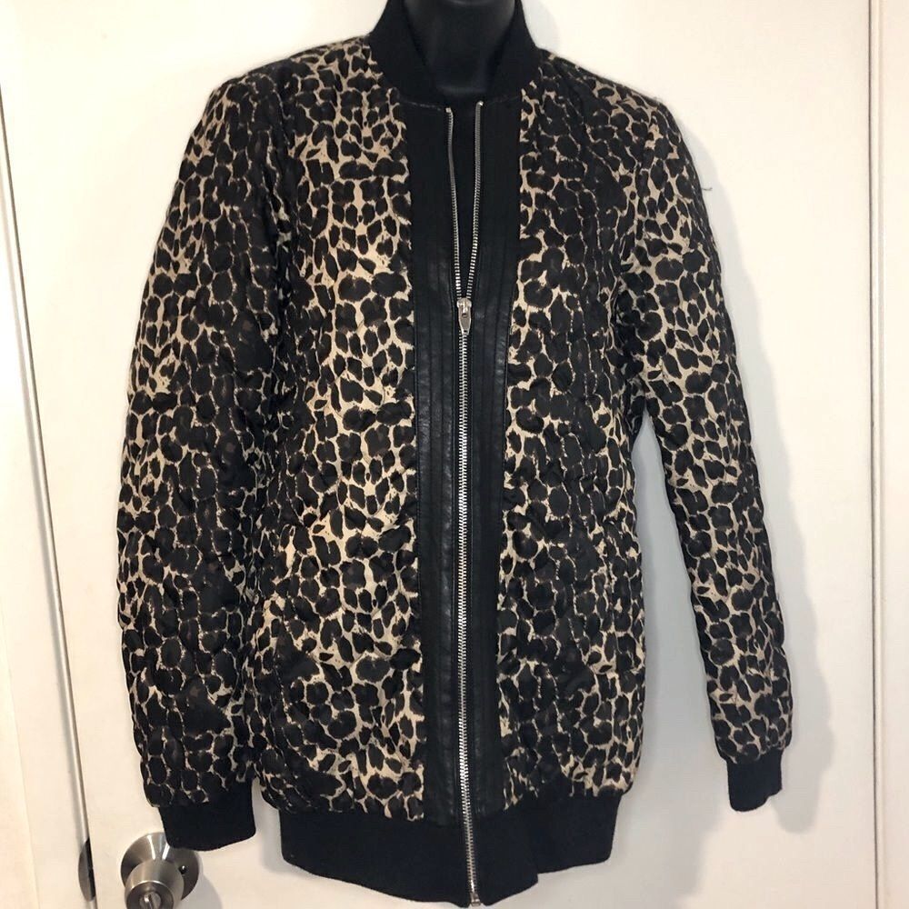 VERO MODA VMVILLA WOMENS LEOPARD PRINT ZIP UP PUFFY JACKET SIZE SMALL. LIKE NEW